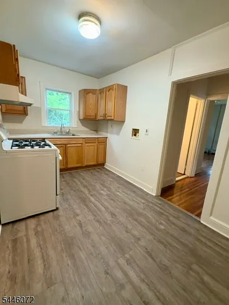 2 bed, 1.0 bath, $2,350 — Photo 4