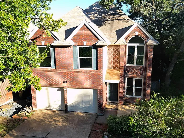 7515 Windrush Dr — Photo 2