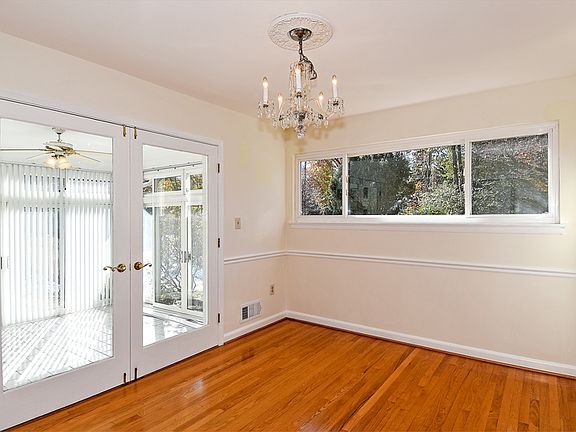 5th image of 10434 Windsor View Dr