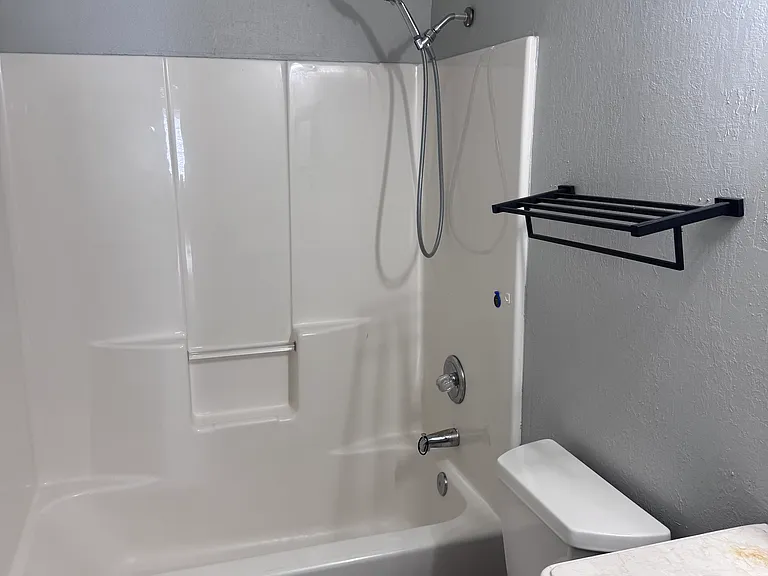 1316 E Rachel Ln — Photo 4
