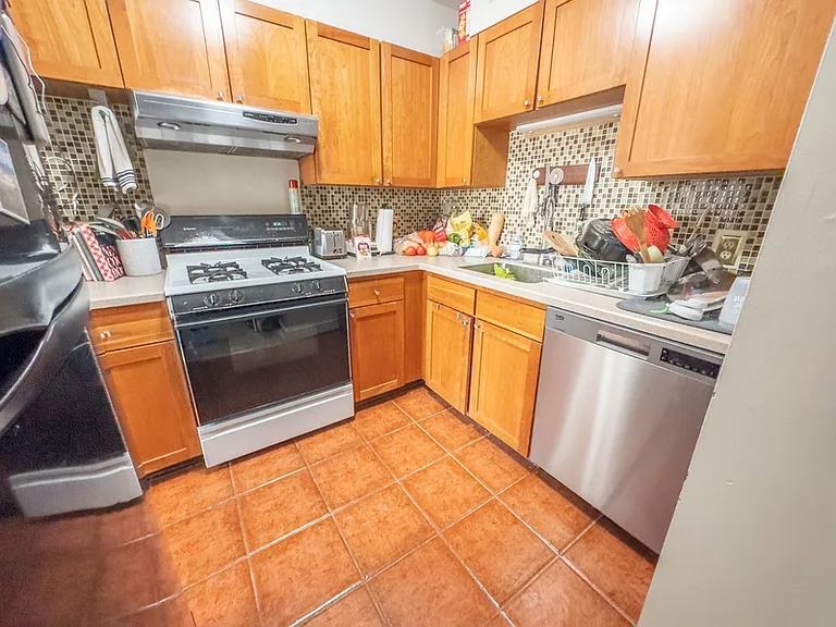 169 Erie St #2 — Photo 6