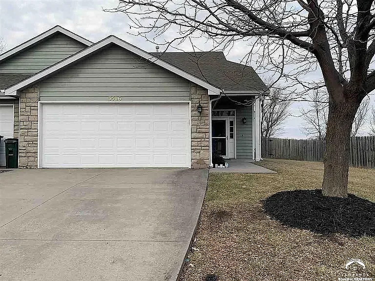 3 bed, 2.5 bath, 1494 sqft, $2,000 — Photo 2