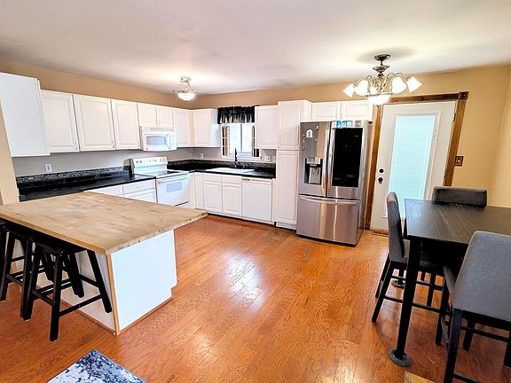 3rd image of 1826 Windingway Dr