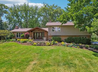 5 James Dr, Hawthorn Woods, IL