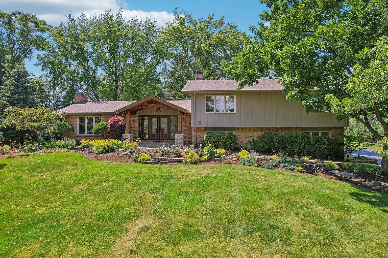 5 James Dr photo 1