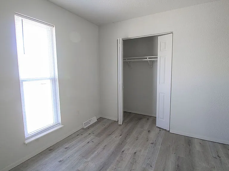 1005 W Ash St — Photo 17