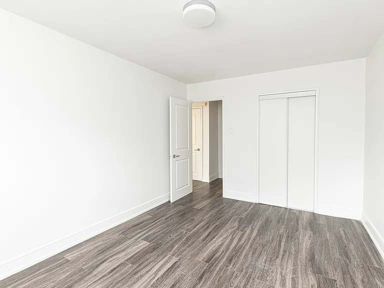 135 Connaught Ave — Photo 5
