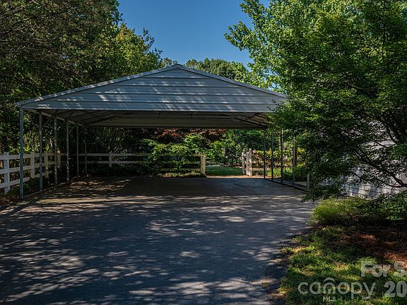 5th image of 305 Heather Ln
