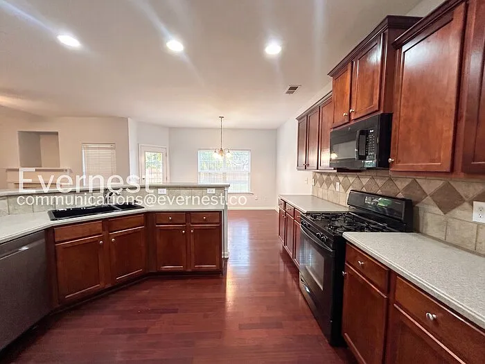 200 Suttles Dr SW — Photo 4