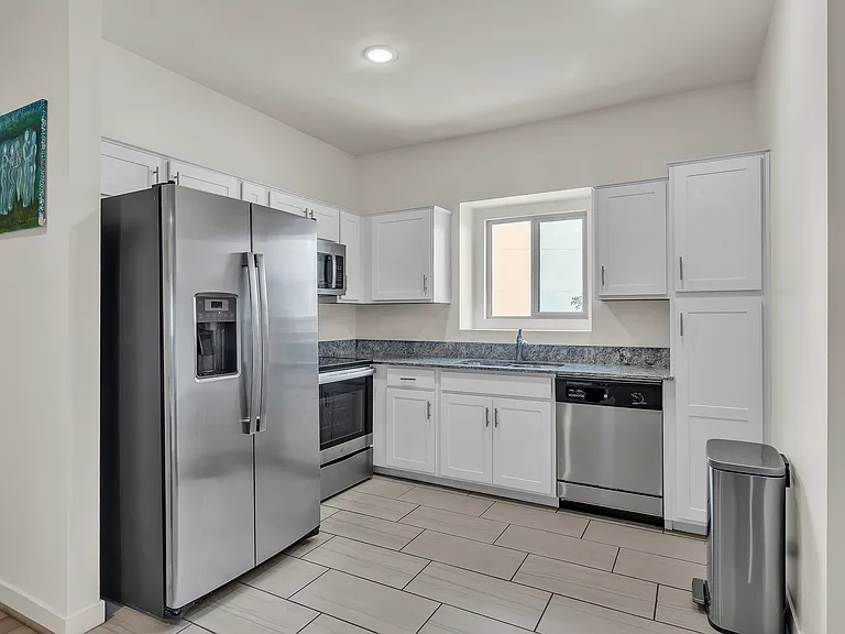2272 W Harmont Dr — Photo 9