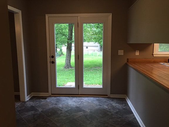 5th image of 150 Celeste Ln