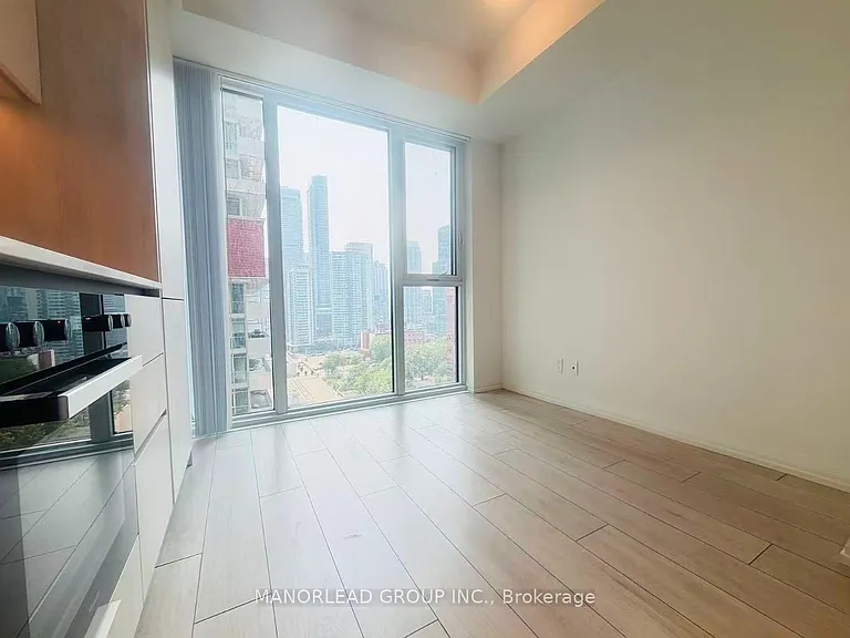 400 King St W #1516 — Photo 4