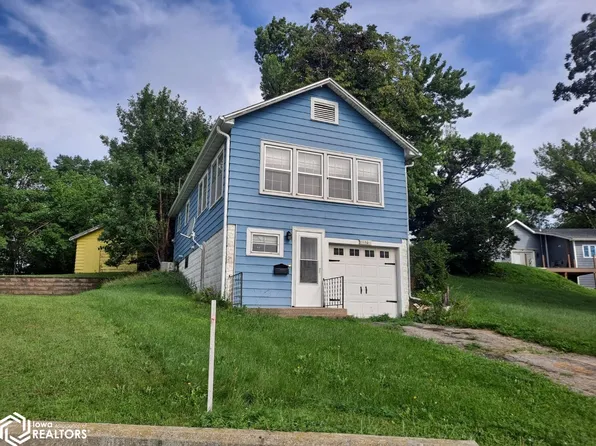 136 7th Ave N, Clear Lake, IA 50428