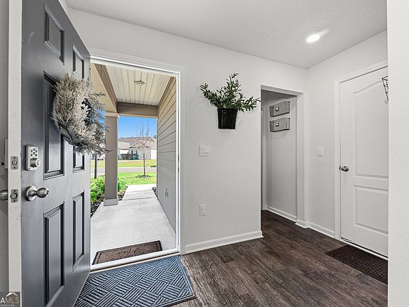 2nd image of 128 Ashwood Cir