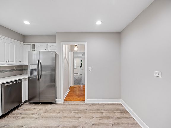 3rd image of 1 Blackthorn Ln