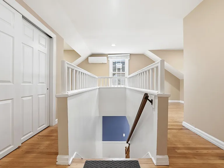 319 E Madison Ave — Photo 13