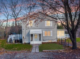 1735 N Duck Lake Rd, Highland, MI 48356