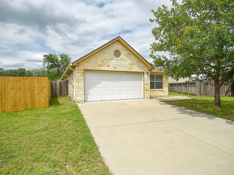 1320 Fern Ct — Photo 3
