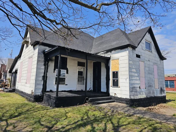 135 E Locust Street, Aurora, MO 65605