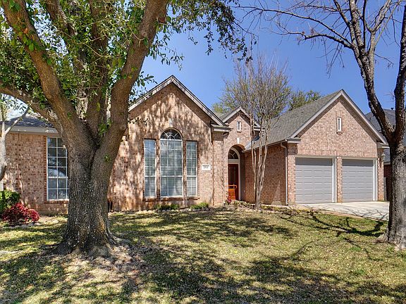 2nd image of 2914 Woodhaven Dr