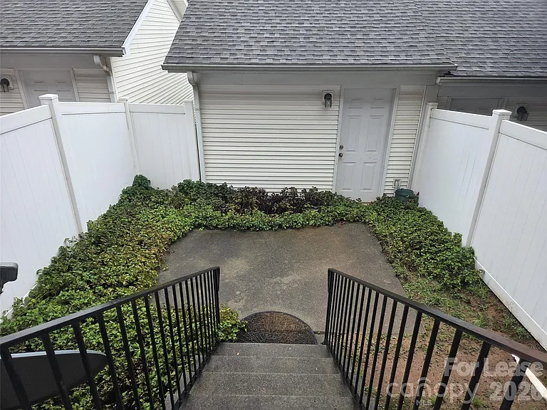 109 Chawton Ln — Photo 24