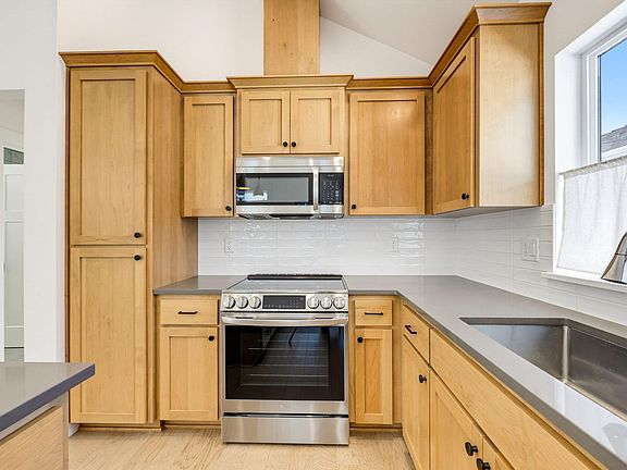 4th image of 583 Coffee Ln
