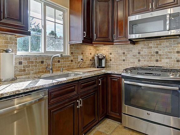 5th image of 1049 Kennington Ave