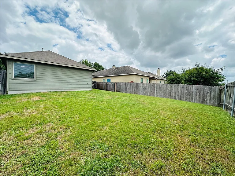 7521 Cedar Edge Dr — Photo 21