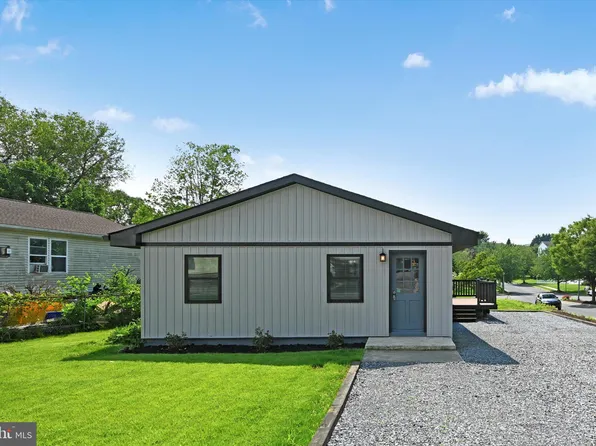 216 N Duke St, Hummelstown, PA 17036