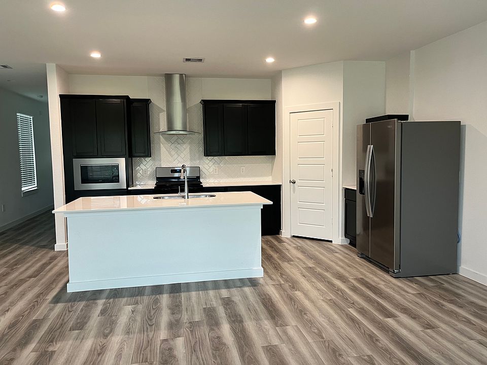 Open Kitchen, Dining, Living Room