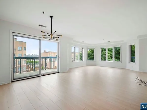 504 Stockton Ct #504, Edgewater, NJ 07020