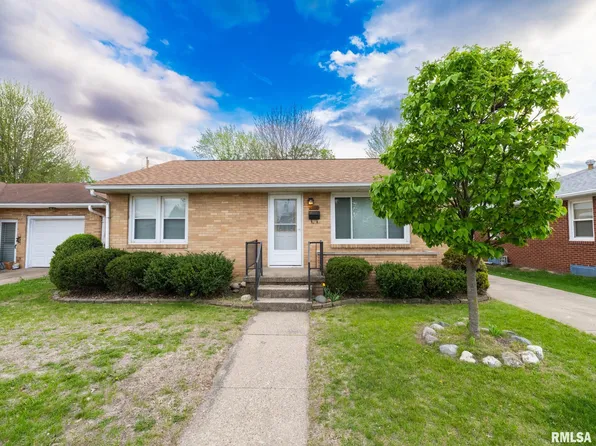 1506 Anna Rd, Pekin, IL 61554