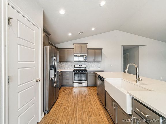 5th image of 2029 W Huntsville Pl