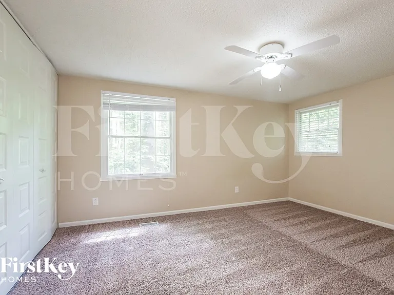 7225 Rollingridge Dr — Photo 11
