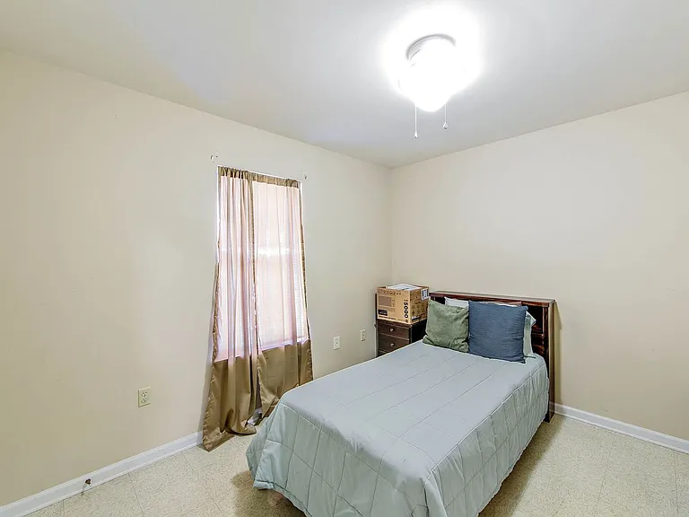 810-818 Saadi Ave — Photo 15