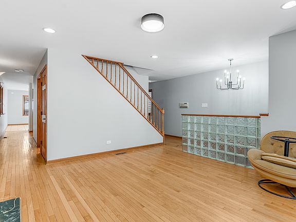4th image of 3219 N Richmond St