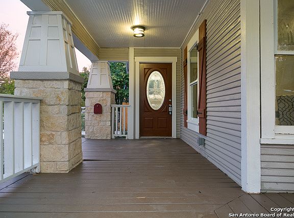 3rd image of 1144 W Summit Ave