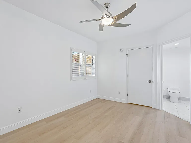 2650 Lake Shore Dr #1202 — Photo 9