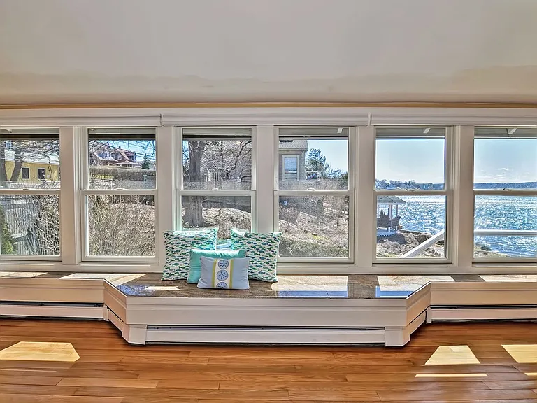 660 Washington St — Photo 3