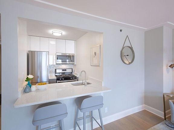 4th image of 150 E 34th St APT 3205