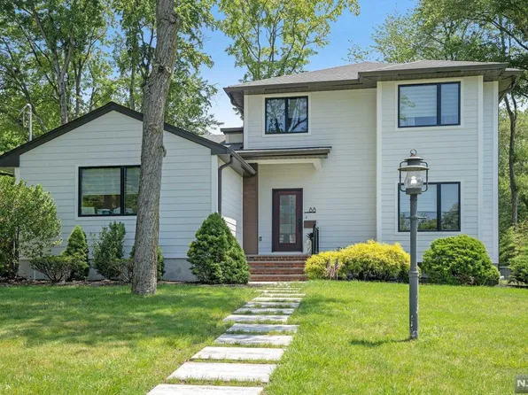 88 Mackay Dr, Tenafly, NJ 07670