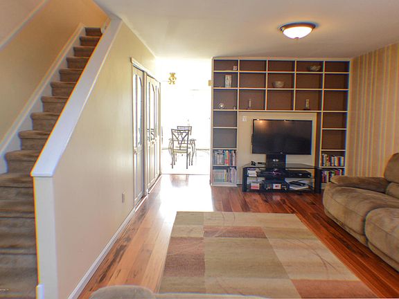 2nd image of 167 Carlyle Grn