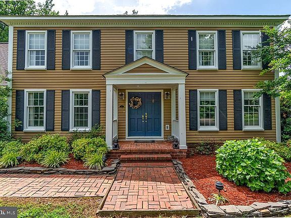 2nd image of 104 Courtland Ln
