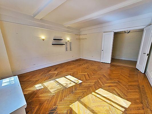 1st image of 255 W 88th St APT 2E
