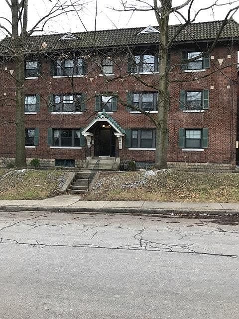 1st image of 710 Shady Dr E