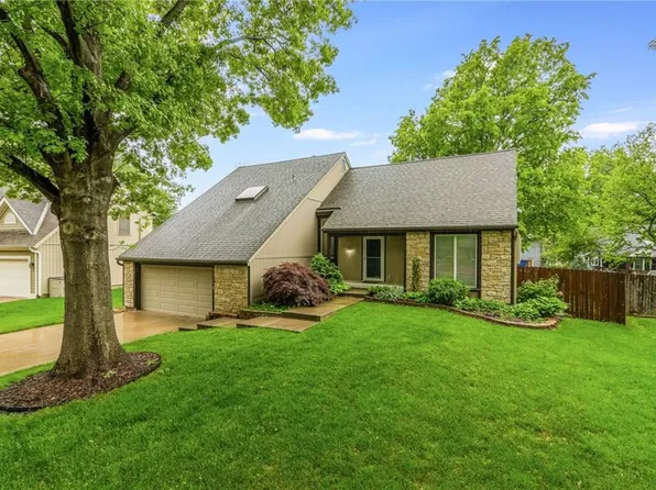 11522 Parkhill St, Overland Park, KS 66210