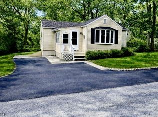 32 Millburn Dr, Lake Hopatcong, NJ 07849