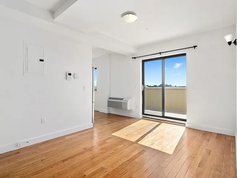 31-35 31st St #710 — Photo 8