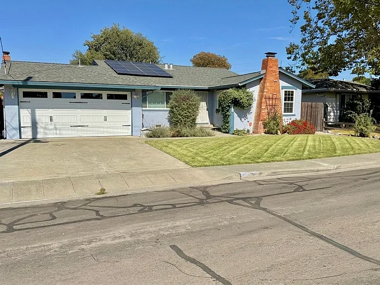 7389 Newcastle Ln — Photo 1