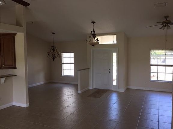 2nd image of 511 SW South Quick Cir